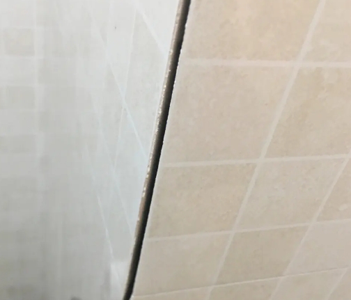永春瓷砖空鼓维修公司分享阳台瓷砖脱落的修复过程可以分为以下几个步骤